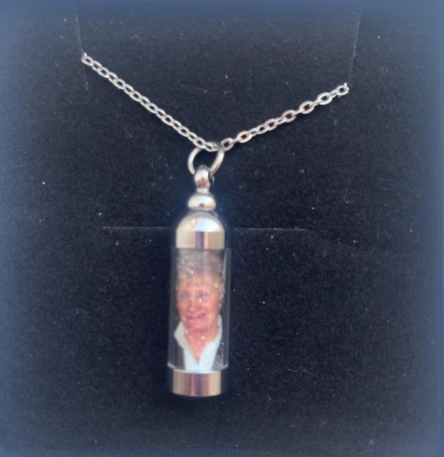 Stainless steel necklace with transparent glass keepsake chamber for ashes, hair I.e.