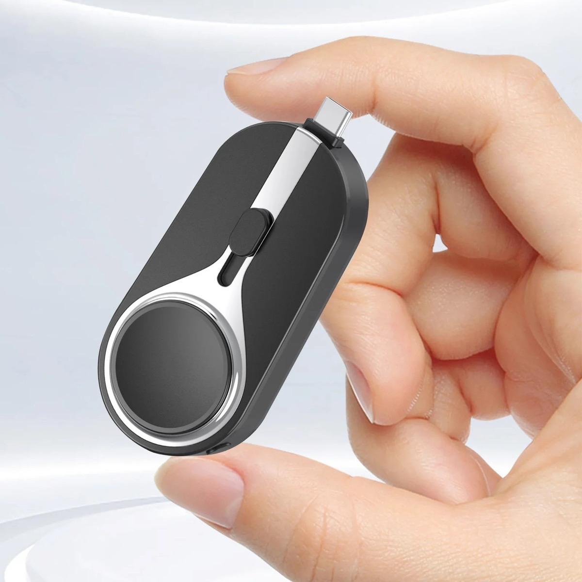 2-in-1 Mini Power Bank 1500/2000mAh Waterproof Mobile Power Retractable Plug 5V 3W For iPhone Samsung Xiaomi Backup Power Banks Accessories Compact